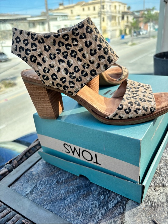 Toms Shoes - Toms Leopard Print Open-Toe Block Heel Sandals - Tan and Black